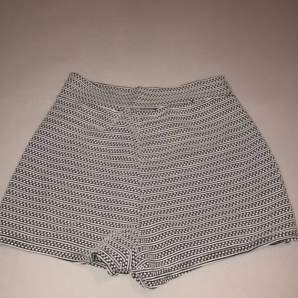 skort - Picture 2 of 2